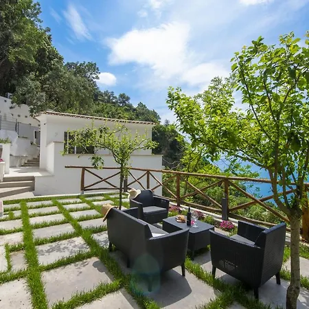 Villa Donna Rachele With Parking Spot