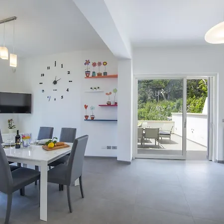Villa Donna Rachele With Parking Spot